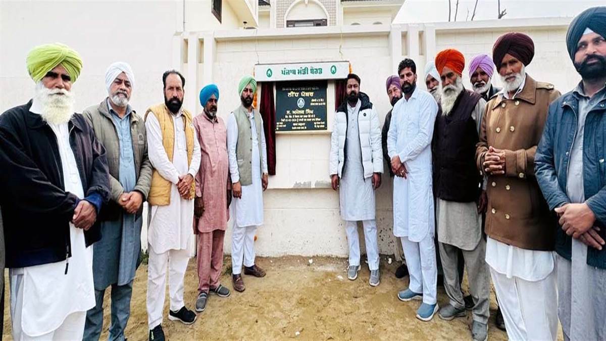 ਵਿਧਾਇਕ ਨੇ ਲਿੰਕ ਸੜਕ ਚੌੜੀ ਕਰਨ ਦਾ ਰੱਖਿਆ ਨੀਂਹ ਪੱਥਰ
