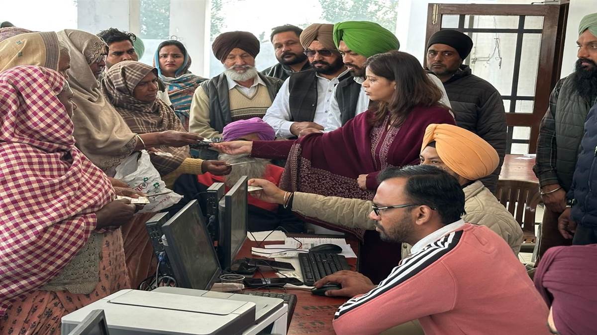 ਕਾਰਡ ਬਣਾਉਣ ਲਈ ਲੱਗੇ ਕੈਂਪਾਂ ਨੂੰ ਮਿਲਿਆ ਹੁੰਗਾਰਾ : ਐੱਸਡੀਐੱਮ ਰਿਚਾ