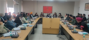 ਪ੍ਰਸ਼ਾਸਨ 'ਚ ਸਖ਼ਤੀ: ਸੇਵਾ ਕੇਂਦਰਾਂ 'ਤੇ ਲੱਗਣਗੇ ਸੂਚਨਾ ਬੋਰਡ; ਮੁੱਖ ਕਮਿਸ਼ਨਰ ਵੱਲੋਂ ਪਾਰਦਰਸ਼ਤਾ ਲਿਆਉਣ ਦੇ ਹੁਕਮ