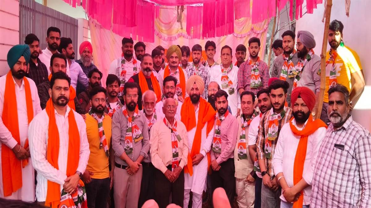 ਕਈ ਪਰਿਵਾਰ ਵੱਖ-ਵੱਖ ਪਾਰਟੀਆਂ ਨੂੰ ਤਿਆਗ ਕਾਂਗਰਸ ’ਚ ਸ਼ਾਮਲ