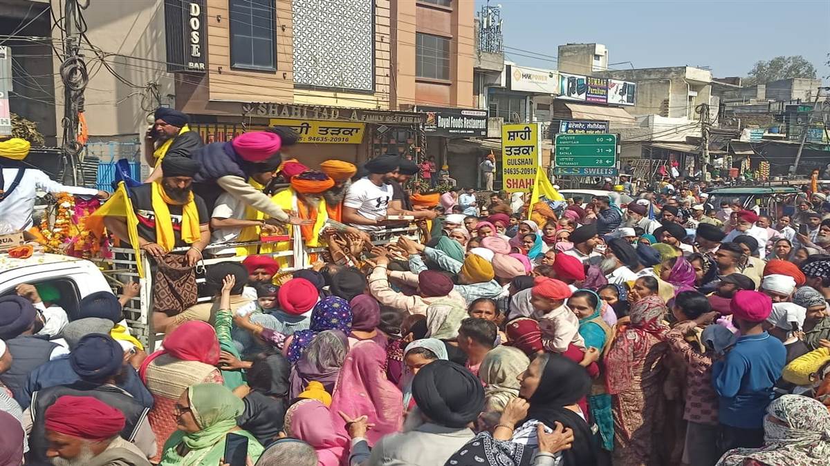 72 ਕਿਲੋਮੀਟਰ ਪੈਦਲ ਯਾਤਰਾ ਤੋਂ ਬਾਅਦ ਸ਼ਹਿਰ ਪਹੁੰਚੀ ਸੰਗਤ, ਤਿੰਨ ਕਿਲੋਮੀਟਰ ਵਿੱਚ 250 ਲੰਗਰ