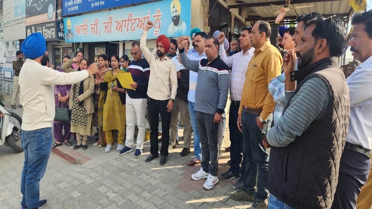 ਸਾਂਝਾ ਅਧਿਆਪਕ ਮੋਰਚਾ ਵਲੋਂ ਡਿਪਟੀ ਸਪੀਕਰ ਦੀ ਰਿਹਾਇਸ਼ ਦਾ ਘਿਰਾਓ