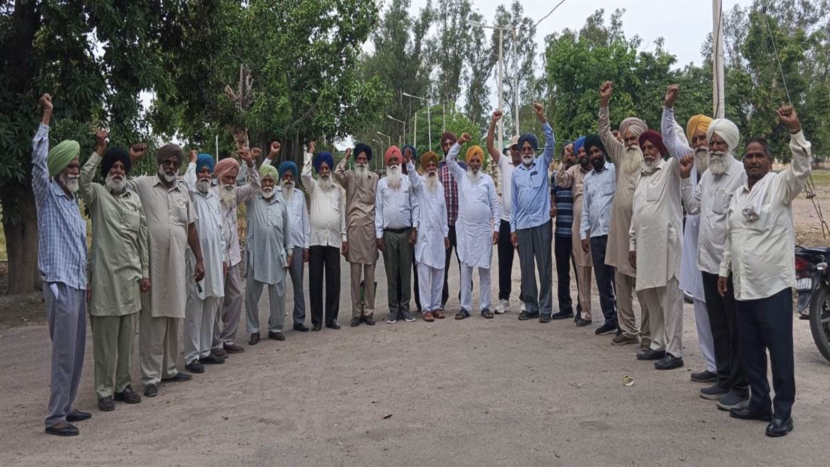 ਮਹਿਲ ਕਲਾਂ ’ਚ ਪੈਨਸ਼ਨਰਾਂ ਨੇ ਕੀਤੀ ਨਾਅਰੇਬਾਜ਼ੀ