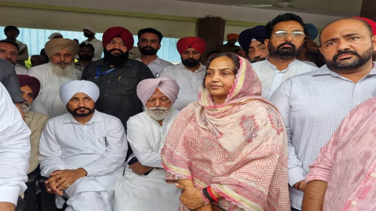 ਖੁਸ਼ਬਾਜ਼ ਜਟਾਣਾ ਨੂੰ ਹਜ਼ਾਰਾਂ ਲੋਕਾਂ ਨੇ ਸੇਜਲ ਅੱਖਾਂ ਨਾਲ ਦਿੱਤੀ ਅੰਤਿਮ ਵਿਦਾਈ