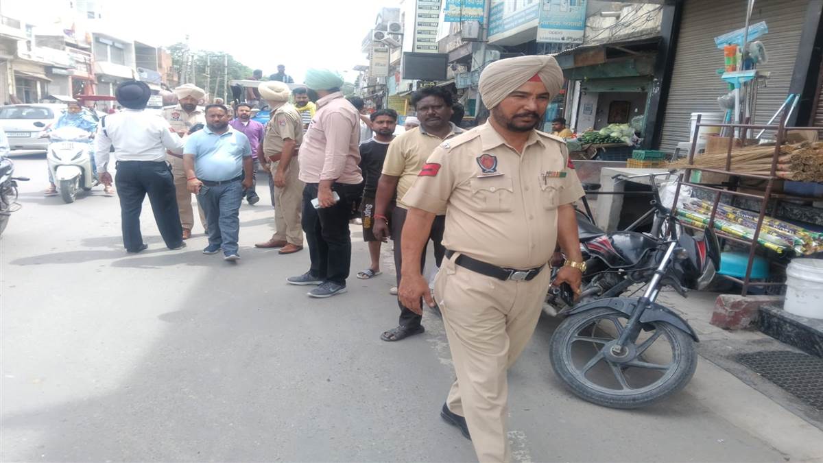 ਨਗਰ ਕੌਂਸਲ ਤੇ ਪੁਲਿਸ ਨੇ ਸੜਕਾਂ ਤੋਂ ਹਟਵਾਇਆ ਸਮਾਨ