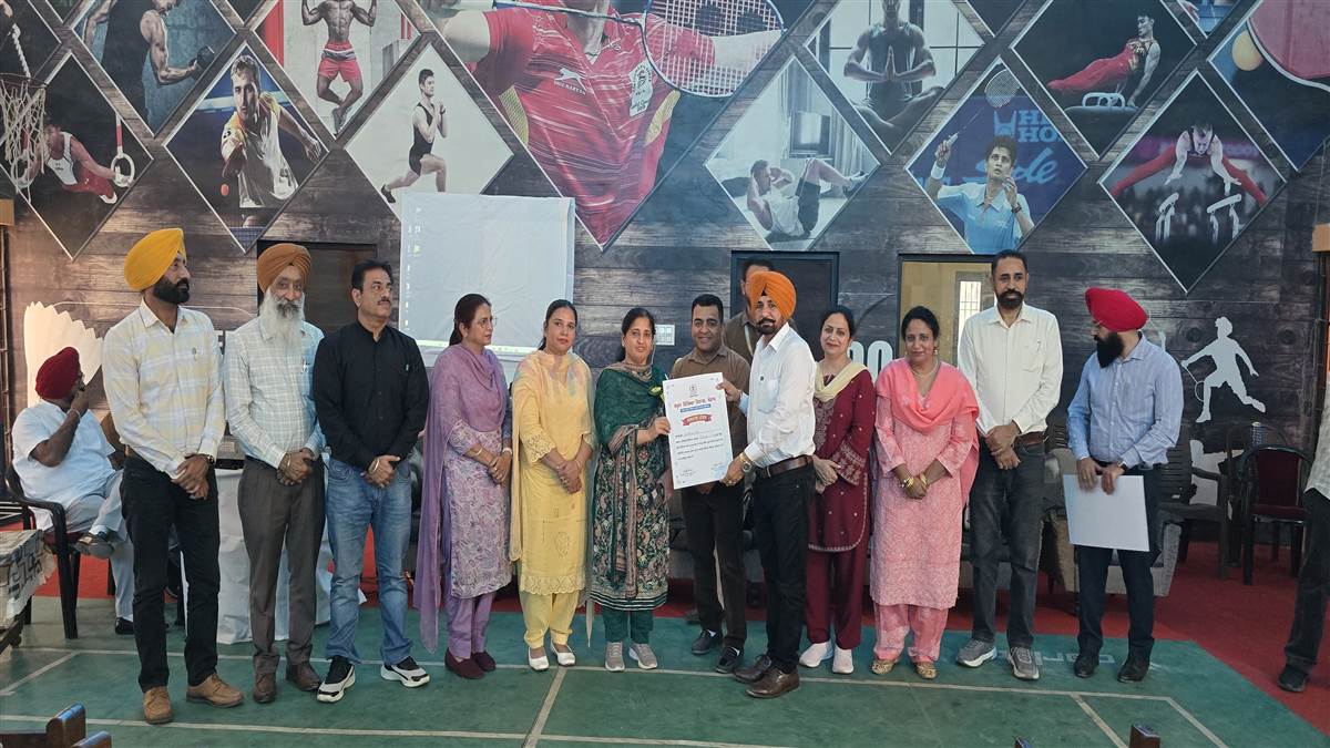 ਮਿਸ਼ਨ ਸਮਰੱਥ 3.0 ਤਹਿਤ ਵਧੀਆ ਕਾਰਗੁਜ਼ਾਰੀ ਲਈ ਸਕੂਲਾਂ ਸਨਮਾਨ ਪੱਤਰ ਭੇਟ