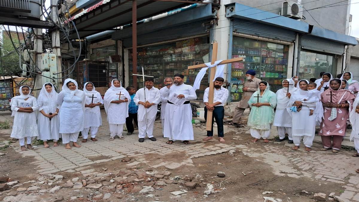 ਪਿੰਡ ਬਾਗੜੀਆਂ ਚਰਚ ਤੋਂ ਸ਼ੋਭਾ ਯਾਤਰਾ ਭੁਲੱਥ ਪੁੱਜੀ