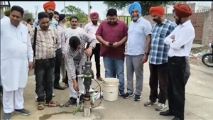ਆਰਸੀਸੀ ਸੜਕ ਦੇ ਜਲਦ ਟੁੱਟਣ ਦੇ ਮਾਮਲੇ ’ਚ ਜਾਂਚ ਟੀਮ ਨੇ ਲਏ ਸੈਂਪਲ