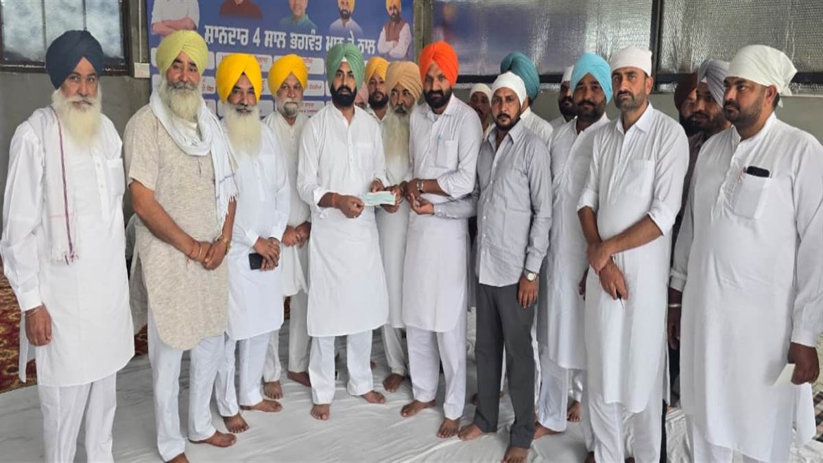 ਸਰਬਸੰਮਤੀ ਨਾਲ ਚੁਣੀਆਂ ਪੰਚਾਇਤਾਂ ਨੂੰ ਗ੍ਰਾਂਟਾਂ ਦੇ ਚੈੱਕ ਤਕਸੀਮ