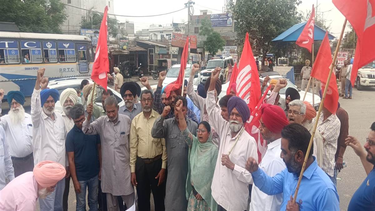 ਚਾਰ ਲੇਬਰ ਕੋਡਾਂ ਦੀਆਂ ਕਾਪੀਆਂ ਸਾੜੀਆਂ
