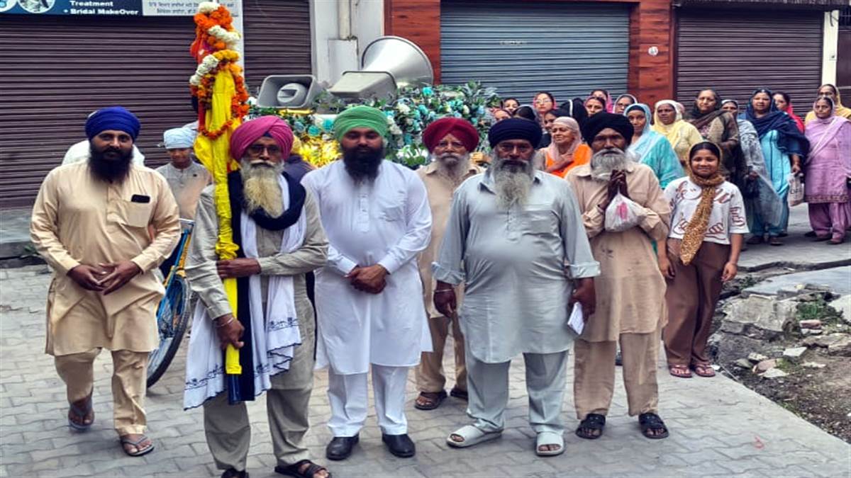 ਬਸੀ ਪਠਾਣਾਂ ’ਚ ਪ੍ਰਕਾਸ਼ ਪੁਰਬ ਨੂੰ ਸਮਰਪਿਤ ਪ੍ਰਭਾਤ ਫੇਰੀ ਕੱਢੀ
