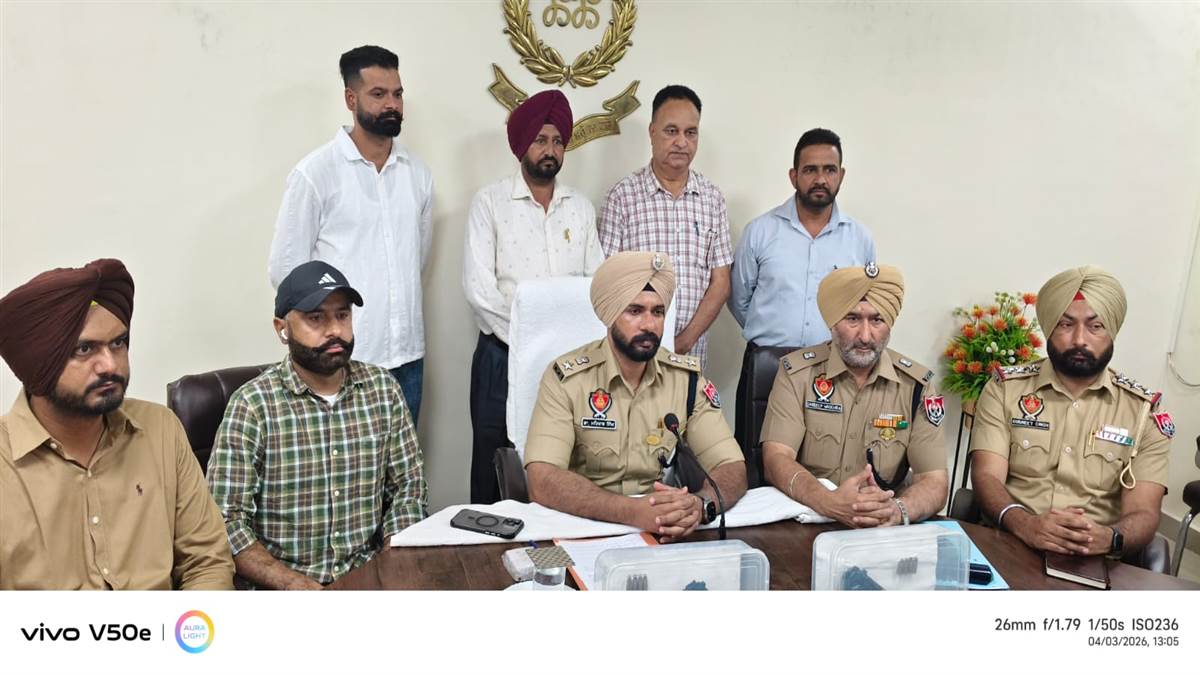 ਬਟਾਲਾ ਪੁਲਿਸ ਦੀ ਵੱਡੀ ਕਾਮਯਾਬੀ: ਘਰ 'ਤੇ ਫਾਇਰਿੰਗ ਕਰਨ ਵਾਲੇ 2 ਮੁਲਜ਼ਮ ਅਸਲੇ ਸਮੇਤ ਗ੍ਰਿਫ਼ਤਾਰ; ਵਿਦੇਸ਼ੀ ਹੈਂਡਲਰਾਂ ਦੇ ਇਸ਼ਾਰੇ 'ਤੇ ਦਿੱਤਾ ਸੀ ਵਾਰਦਾਤ ਨੂੰ ਅੰਜਾਮ