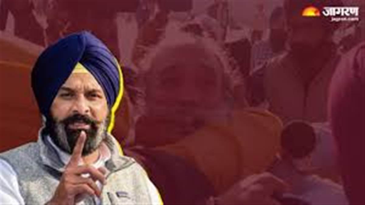 ਅੰਮ੍ਰਿਤਸਰ ’ਚ ਲੱਗੇ ਸਾਬਕਾ ਮੰਤਰੀ ਮਜੀਠੀਆ ਦੀ ਗੁਮਸ਼ੁਦਗੀ ਦੇ ਪੋਸਟਰ, ਮਾਨ ਬੋਲੇ- ਡਰ ਕੇ ਲੁਕ ਗਿਆ ਮਾਝੇ ਦਾ ਜਰਨੈਲ