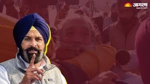 ਅੰਮ੍ਰਿਤਸਰ ’ਚ ਲੱਗੇ ਸਾਬਕਾ ਮੰਤਰੀ ਮਜੀਠੀਆ ਦੀ ਗੁਮਸ਼ੁਦਗੀ ਦੇ ਪੋਸਟਰ, ਮਾਨ ਬੋਲੇ- ਡਰ ਕੇ ਲੁਕ ਗਿਆ ਮਾਝੇ ਦਾ ਜਰਨੈਲ