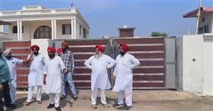 ਪੰਜਾਬ ਕਾਂਗਰਸ 'ਚ ਉੱਠੇ ਬਗ਼ਾਵਤੀ ਸੁਰ, ਦੂਜੇ ਦਿਨ ਚੰਨੀ ਦੇ ਘਰ ਬੰਦ ਕਮਰਾ ਮੀਟਿੰਗ ਸ਼ੁਰੂ, ਕਈ ਵੱਡੇ ਲੀਡਰ ਪੁੱਜੇ