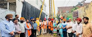 ਵਾਰਡ-44 ’ਚ 5ਵਾਂ ਟਿਊਬਵੈੱਲ ਲੱਗਣ ਨਾਲ ਪਾਣੀ ਦੀ ਸਮੱਸਿਆ ਹੋਈ ਹੱਲ