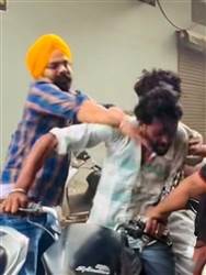 ਲੁਧਿਆਣਾ ’ਚ ਵੱਡੀ ਵਾਰਦਾਤ:  ਦਿਨ ਦਿਹਾੜੇ ਨੌਜਵਾਨ ਤੋਂ ਮੋਬਾਈਲ ਲੁੱਟਣ ਦੀ ਕੋਸ਼ਿਸ਼, ਲੋਕਾਂ ਨੇ ਤਿੰਨੋਂ ਦੋਸ਼ੀ ਕੀਤੇ ਕਾਬੂ, ਗਰਦਨ 'ਤੇ ਚਾਕੂ ਰੱਖ ਕੇ ਵਾਰਦਾਤ ਦੀ ਕੋਸ਼ਿਸ਼