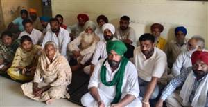 Barnala News : ਸਰਪੰਚ ਨੂੰ ਬਹਾਲ ਕਰਾਉਣ ਲਈ ਪਿੰਡ ਧਨੇਰ ਦੇ ਲੋਕਾਂ ਨੇ ਬੀਡੀਪੀਓ ਦਫ਼ਤਰ ਅੱਗੇ ਦਿੱਤਾ ਧਰਨਾ