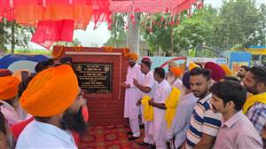 ਅਜਨਾਲਾ ਹਲਕੇ ’ਚ ਸੜਕਾਂ ਦੇ ਨੀਂਹ ਪੱਥਰ ਰੱਖੇ
