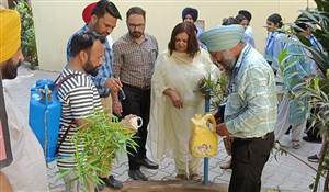 ਡੇਂਗੂ-ਵਿਰੋਧੀ ਮੁਹਿੰਮ: ਸਰਕਾਰੀ ਤੇ ਪ੍ਰਾਈਵੇਟ ਸਕੂਲਾਂ ’ਚ ਡੇਂਗੂ ਲਾਰਵੇ ਦੀ ਜਾਂਚ