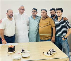 ਇਕ ਦਿਨ ਪਹਿਲਾਂ ‘ਆਪ’ ‘ਚ ਹੋਏ ਸ਼ਾਮਲ, ਦੂਜੇ ਦਿਨ ਕੱਟਿਆ ਭੰਡਾਰੀ ਦਾ ਕੇਕ