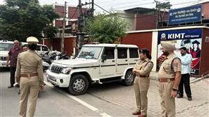 ਵਿਦਿਆਰਥਣਾਂ ਦੀ ਸੁਰੱਖਿਆ ਲਈ ਕਾਲਜਾਂ ਦੇ ਬਾਹਰ ਪੁਲਿਸ ਨੇ ਕੱਸਿਆ ਸ਼ਿਕੰਜਾ