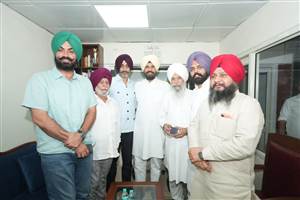 ਪੱਟੀ ਹਲਕੇ ਦੇ ਕਾਂਗਰਸੀ ਆਗੂਆਂ ਨੇ ਰਾਜਾ ਵੜਿੰਗ ਨਾਲ ਕੀਤੀ ਮੁਲਾਕਾਤ