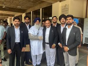 ਕੋਟਕਪੂਰਾ ਗੋਲੀਕਾਂਡ ਮਾਮਲਾ: ਚੰਡੀਗੜ੍ਹ ਜ਼ਿਲ੍ਹਾ ਅਦਾਲਤ 'ਚ ਪੇਸ਼ ਹੋਏ ਸਾਬਕਾ ਉਪ ਮੁੱਖ ਮੰਤਰੀ ਸੁਖਬੀਰ ਸਿੰਘ ਬਾਦਲ