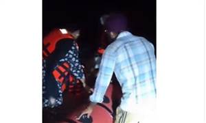 Gurdaspur News : ਰਾਵੀ ਦਰਿਆ ਪਾਰ ਜਾਣ ਵਾਲਿਆਂ ਨੂੰ ਛੱਡ ਕੇ ਚਲੇ ਗਏ ਕਿਸ਼ਤੀ ਚਲਾਉਣ ਵਾਲੇ, 5 ਘੰਟੇ ਫਸੇ ਰਹੇ ਲੋਕ