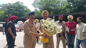 Mohali: ਨਵੇਂ SSP ਵਰੁਣ ਸ਼ਰਮਾ ਵੱਲੋਂ ਅਹੁਦਾ ਸੰਭਾਲਣ ਉਪਰੰਤ ਮੀਡੀਆ ਨਾਲ ਰੂ-ਬ-ਰੂ, ਸ਼ਹਿਰ ਵਾਸੀਆਂ ਦੀ ਸੁਰੱਖਿਆ ਨੂੰ ਦੱਸਿਆ ਮੁੱਖ ਤਰਜੀਹ