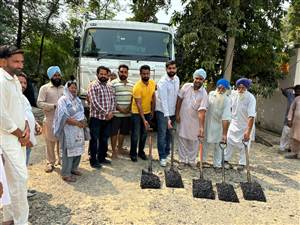 ਗੋਦਾਰਾ ਕਾਲੋਨੀ ’ਚ 11 ਲੱਖ ਦੀ ਲਾਗਤ ਨਾਲ ਪ੍ਰੀਮਿਕਸ ਸੜਕ ਦਾ ਕੰਮ ਸ਼ੁਰੂ