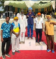 ਖੇਡਾਂ ’ਚ ਮਾਸਟਰ ਸੰਤੋਸ਼ ਕੁਮਾਰ ਨੇ ਜਿੱਤੇ ਦੋ ਗੋਲਡ ਮੈਡਲ