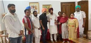 ਐਨਐਚਐਮ ਮੁਲਾਜ਼ਮਾਂ ਵੱਲੋਂ ਹਲਕਾ ਵਿਧਾਇਕ ਨੂੰ ਮੰਗ ਪੱਤਰ ਸੌਂਪਿਆ