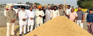 ਰਾਕੇਸ਼ ਬੱਗਾ ਨੇ ਸਨੌਰ ਮੰਡੀ ’ਚ ਕਿਸਾਨਾਂ ਨਾਲ ਕੀਤੀ ਗੱਲਬਾਤ