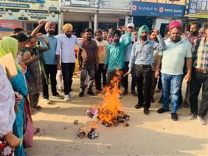 ਬੇਰੁਜ਼ਗਾਰ ਅਧਿਆਪਕਾਂ ਨੇ ਵਿੱਤ ਮੰਤਰੀ ਦੇ ਦਫ਼ਤਰ ਦਾ ਕੀਤਾ ਘਿਰਾਓ