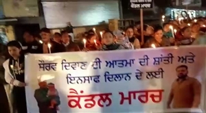 ਕਤਲ ਹੋਏ ਸੌਰਵ ਦੀਵਾਨ ਦੇ ਪਰਿਵਾਰ ਲਈ ਇਨਸਾਫ਼ ਦੀ ਮੰਗ ਨੂੰ ਲੈ ਕੇ ਕੱਢਿਆ ਕੈਂਡਲ ਮਾਰਚ