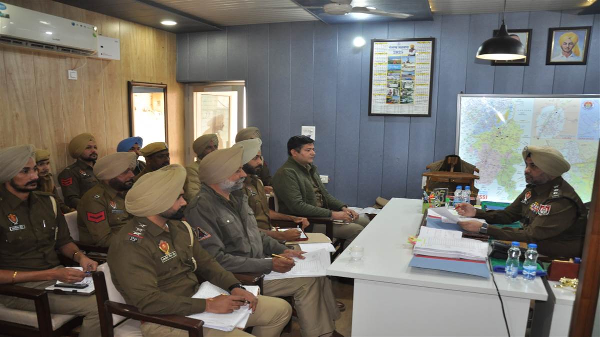 ਬਲਾਕ ਸੰਮਤੀ ਚੋਣਾਂ ਦੇ ਮੱਦੇਨਜ਼ਰ ਡੀਐੱਸਪੀ ਬਰਾੜ ਵੱਲੋਂ ਪੁਲਿਸ ਅਧਿਕਾਰੀਆਂ ਨਾਲ ਬੈਠਕ