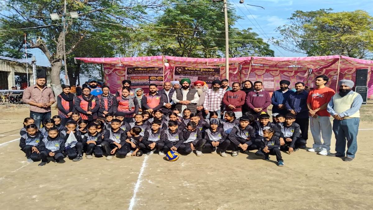 ਪੁਆਦੜਾ ਦੀ ਟੀਮ ਨੇ ਜਿੱਤਿਆ ਵਾਲੀਬਾਲ ਟੂਰਨਾਮੈਂਟ