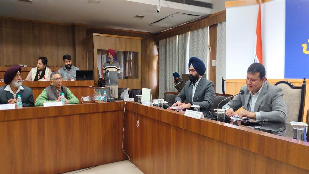 ਸ਼ਹੀਦ ਸੈਨਿਕਾਂ ਦੇ ਪਰਿਵਾਰਾਂ ਦੀਆਂ ਮੁਸ਼ਕਿਲਾਂ ਦਾ ਹੱਲ ਕਰਨ ਦੇ ਆਦੇਸ਼