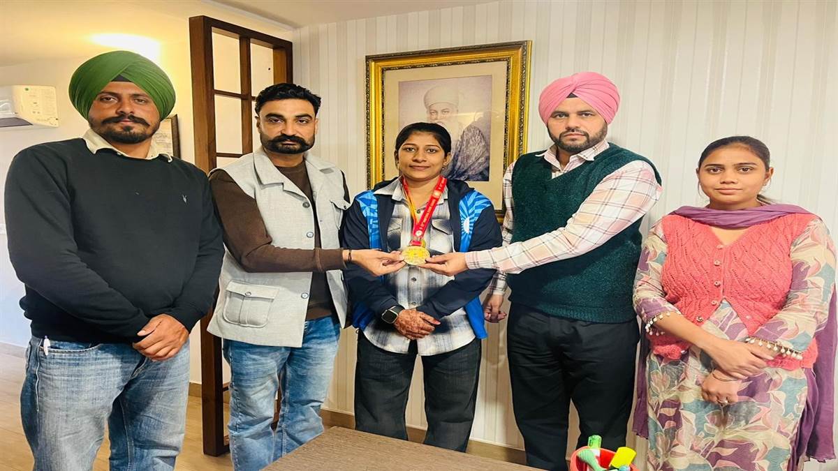 ਜਸਮੇਰ ਸਿੰਘ ਜੇਜੀ ਕਾਲਜ ਦੀ ਵਿਦਿਆਰਥਣ ਸਨਮਾਨਿਤ