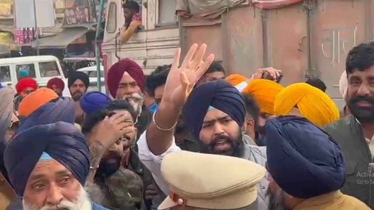 Tarntaran News : ਭਿੱਖੀਵਿੰਡ 'ਚ ਸ਼੍ਰੋਮਣੀ ਅਕਾਲੀ ਦਲ ਦੇ ਉਮੀਦਵਾਰਾਂ ਦੇ ਨਾਮਜ਼ਦਗੀ ਪੱਤਰ ਪਾੜੇ, ਅਕਾਲੀ ਆਗੂਆਂ ਦਿੱਤਾ ਧਰਨਾ