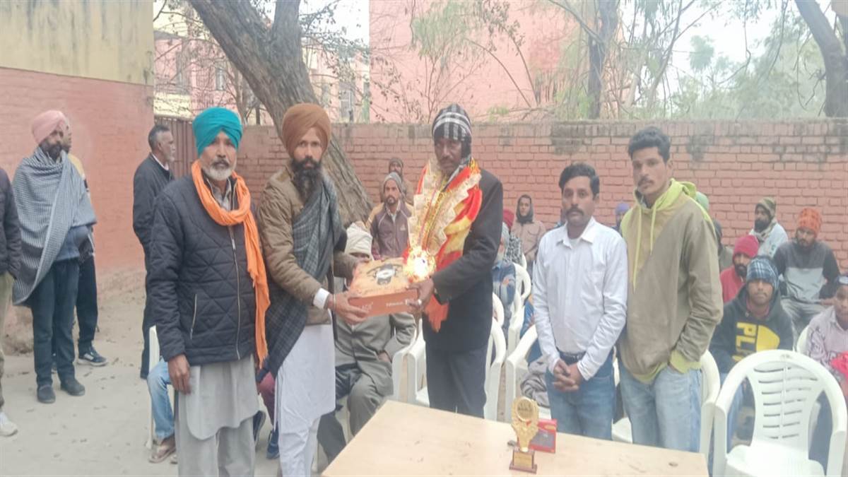 ਠੇਕਾ ਕਰਮਚਾਰੀ ਰਾਮ ਚਰਨ ਨੂੰ ਦਿੱਤੀ ਭਾਵੁਕ ਵਿਦਾਇਗੀ