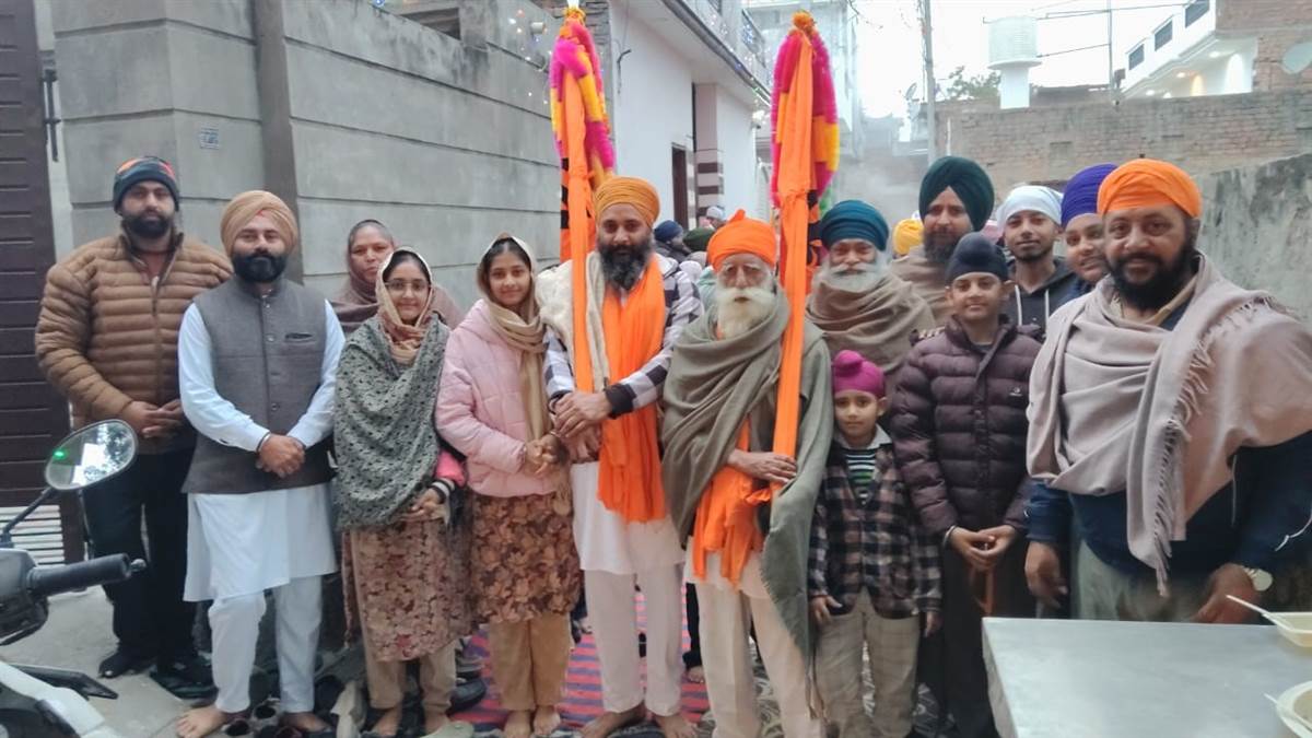 ਗੁਰਦੁਆਰਾ ਨਾਨਕ ਨਗਰੀ ਜ਼ੀਰਾ ਵੱਲੋਂ ਪ੍ਰਭਾਤ ਫੇਰੀਆਂ ਕੱਢੀਆਂ