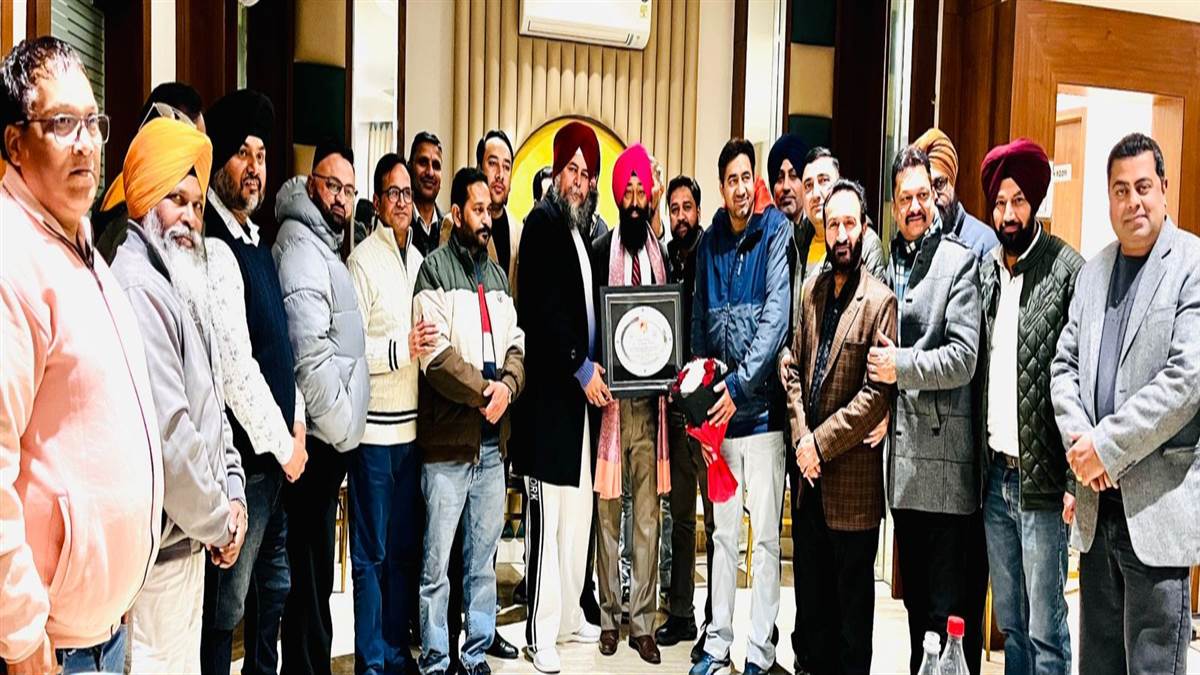 ਅਧਿਆਪਕ ਦਲ ਕਪੂਰਥਲਾ ਵੱਲੋਂ ਗੁਰਮੁਖ ਸਿੰਘ ਬਾਬਾ ਦਾ ਸਨਮਾਨ