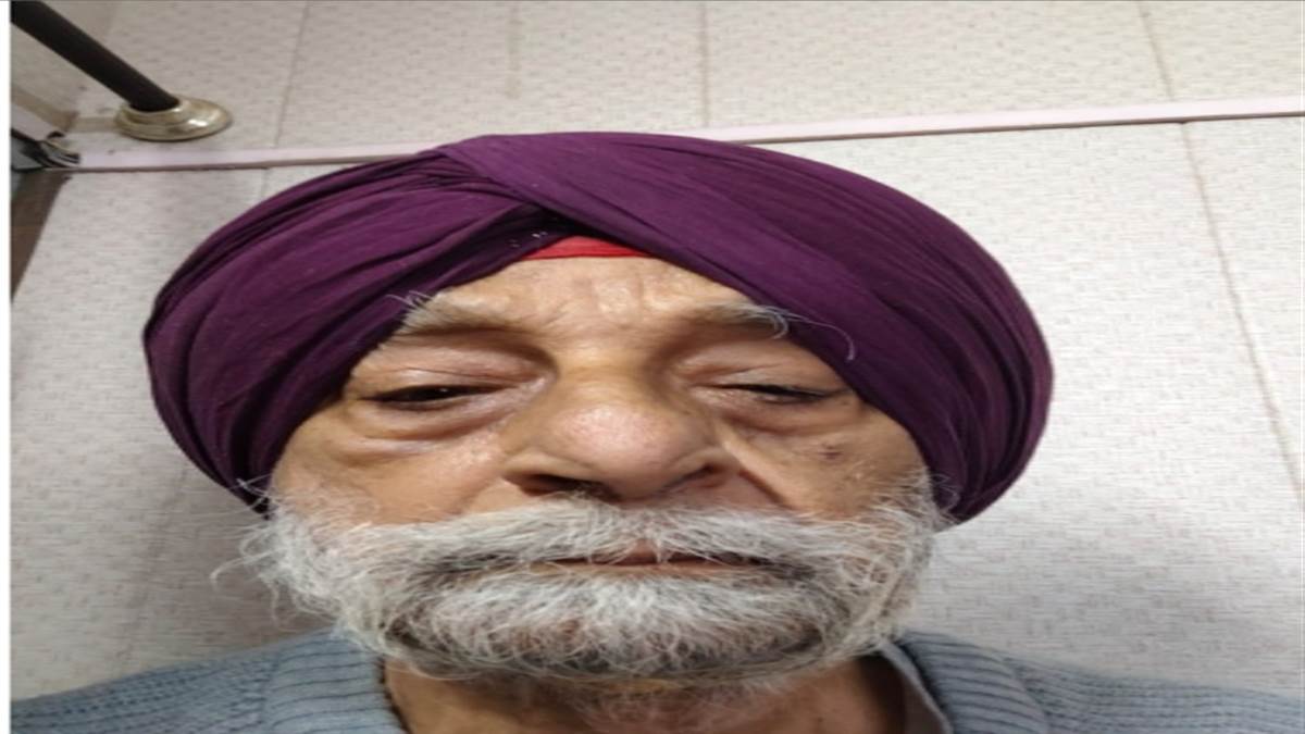ਰਿਸ਼ਵਤ ਨਾ ਦੇਣ ਦੀ ਸਜ਼ਾ ! ਇੰਤਕਾਲ ਹੋਣ ਬਾਵਜੂਦ ਨਾਮ ਜਮ੍ਹਾਂਬੰਦੀ ’ਚ ਨਹੀਂ, ਇਨਸਾਫ਼ ਲਈ ਦਰ–ਦਰ ਭਟਕ ਰਿਹਾ 81 ਸਾਲਾ ਸੇਵਾਮੁਕਤ ਇੰਜੀਨੀਅਰ