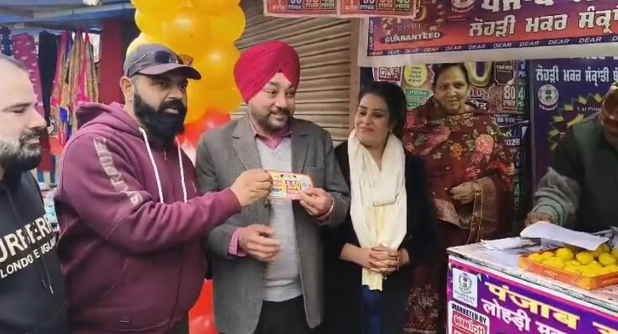 ਕਿਸਮਤ ਖੁੱਲ੍ਹੀ! 200 ਰੁਪਏ ਦੀ ਟਿਕਟ ਨੇ ਰਾਤੋ-ਰਾਤ ਬਣਾਇਆ ਕਰੋੜਪਤੀ; ਗੁਰਦਾਸਪੁਰ ਦੇ ਸੰਦੀਪ ਰੰਧਾਵਾ ਹੋਏ ਮਾਲਾਮਾਲ