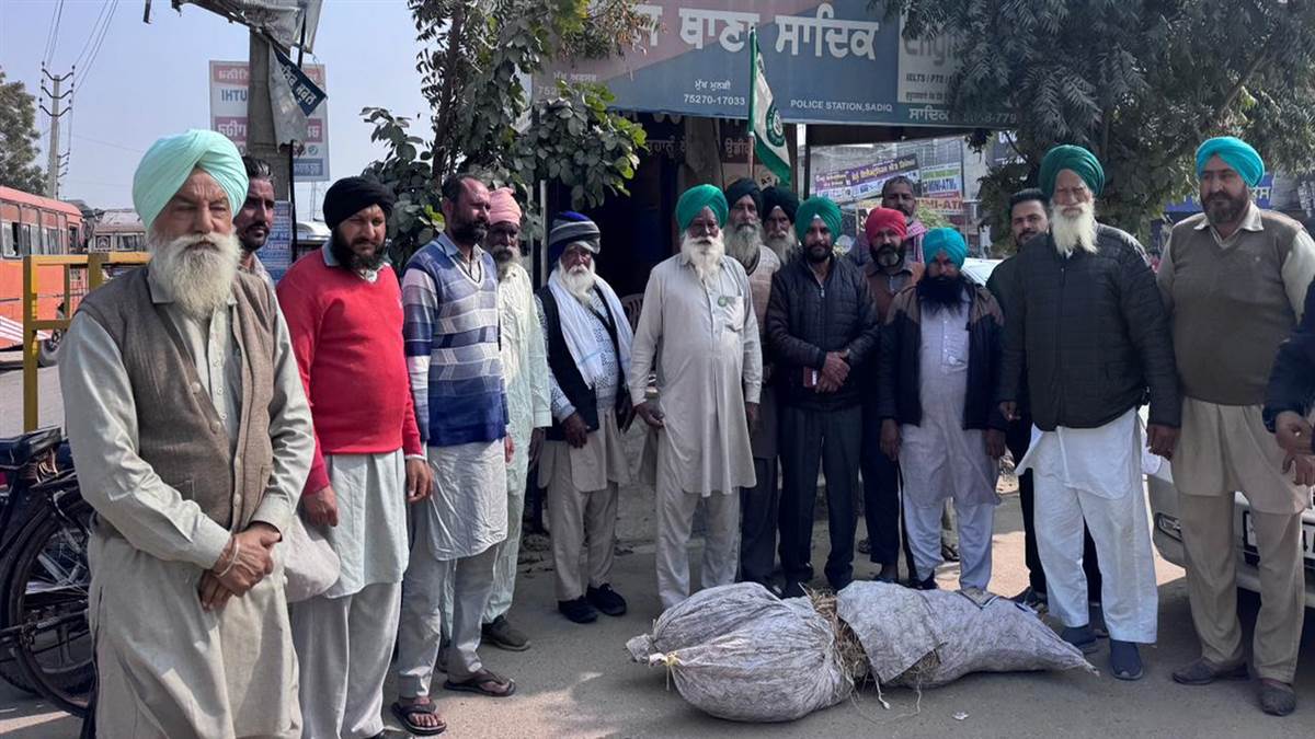 ਭਾਕਿਯੂ ਏਕਤਾ ਸਿੱਧੂਪੁਰ ਨੇ ਪੁਲਿਸ ਪ੍ਰਸ਼ਾਸਨ ਤੇ ਸਰਕਾਰ ਦਾ ਪੁਤਲਾ ਫੂਕਿਆ