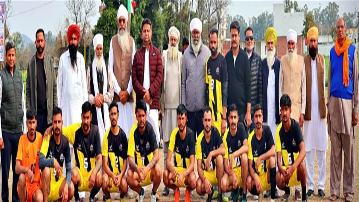 ਸਿੰਘਪੁਰ ਜੱਟਾਂ ਦੇ ਪੰਜ ਰੋਜ਼ਾ ਫੁੱਟਬਾਲ ਟੂਰਨਾਮੈਂਟ ਦਾ ਕੀਤਾ ਉਦਘਾਟਨ