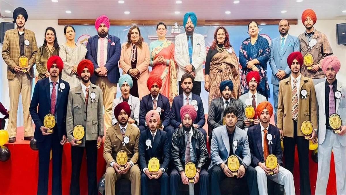 ਅਕਾਲ ਗਲੈਕਸੀ ਸਕੂਲ ਵੱਲੋਂ ਬਾਰ੍ਹਵੀਂ ਦੇ ਵਿਦਿਆਰਥੀਆਂ ਨੂੰ ਦਿੱਤੀ ਵਿਦਾਇਗੀ ਪਾਰਟੀ