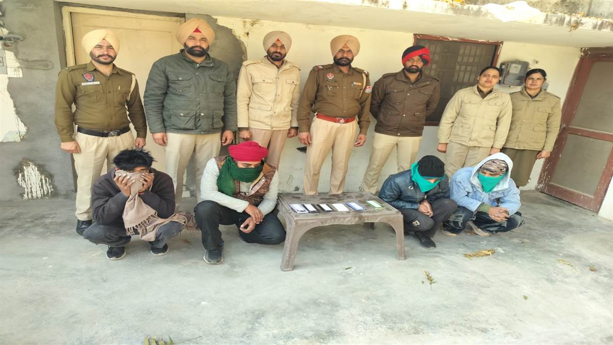 ਰੇਲ ਗੱਡੀਆਂ ’ਚੋਂ ਮੋਬਾਈਲ ਚੋਰੀ ਕਰਨ ਵਾਲਾ ਗਿਰੋਹ ਕਾਬੂ